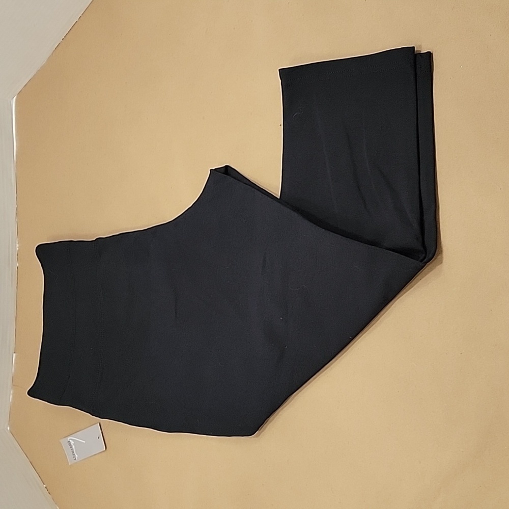 Lane Bryant, Size 14/16 Black Capri Legging. NEW with Tag